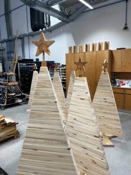 Novoletna jelka v izdelavi. Foto InnoRenew CoE.